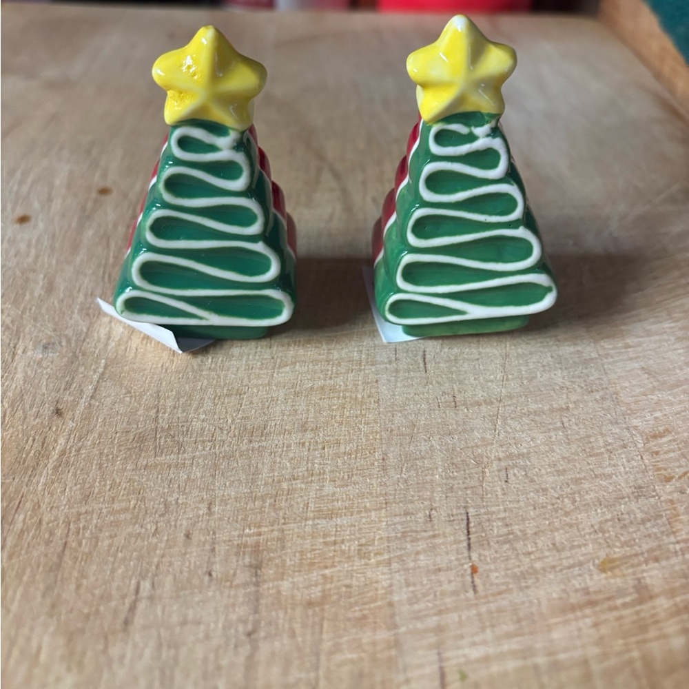 Cracker Barrel Christmas Tree Salt and Pepper Shakers